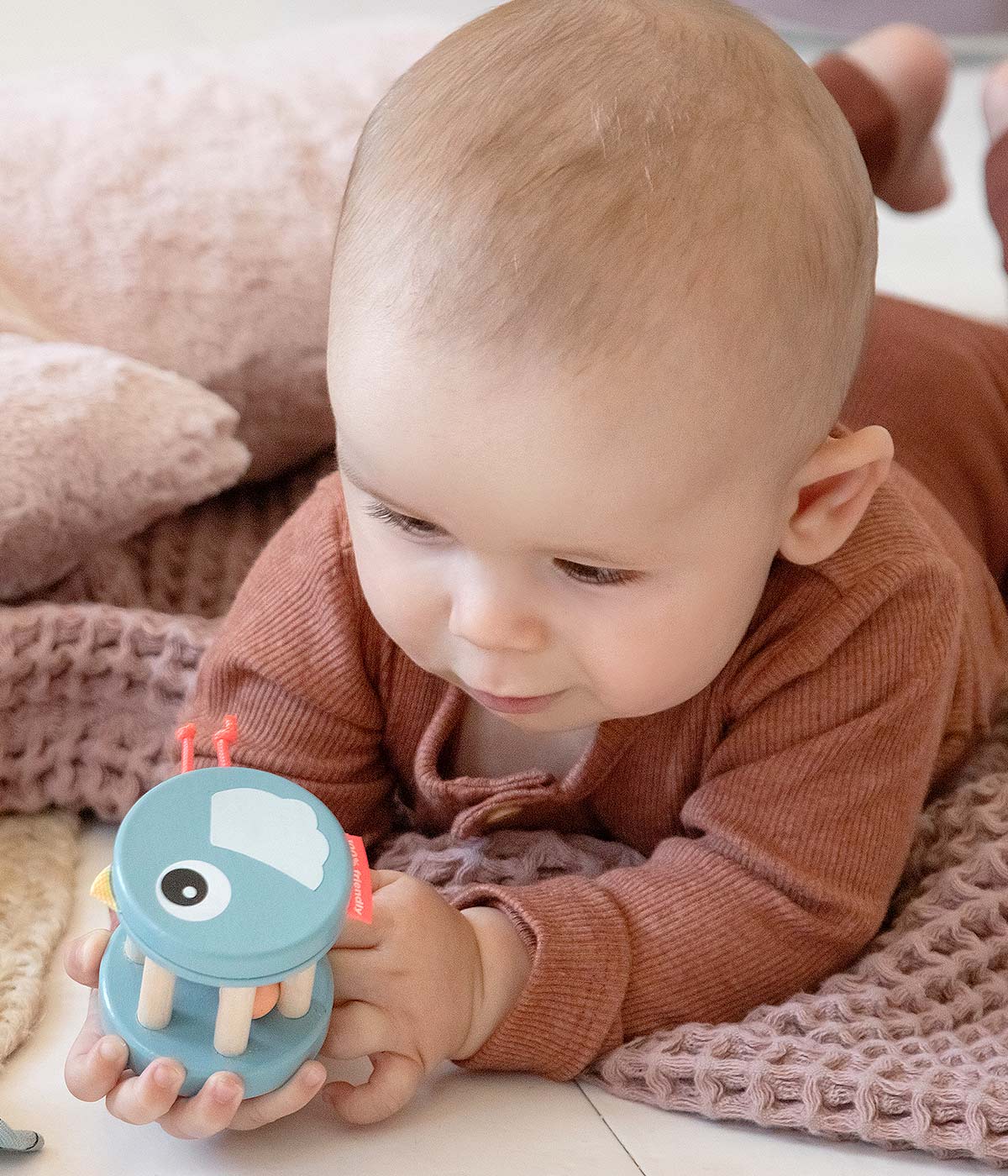 Done by Deer Chocalho de Madeira Birdee - Azul