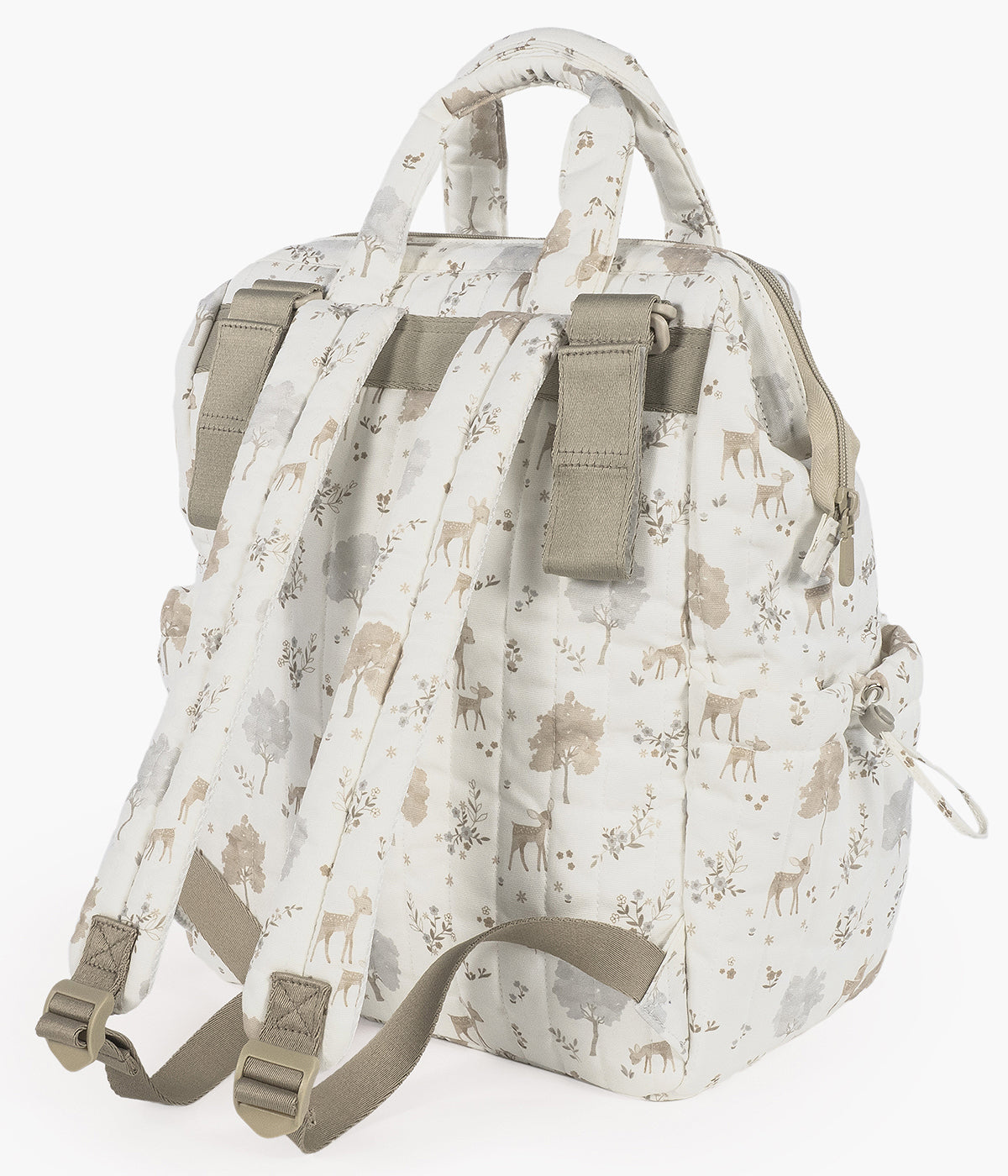 A Mochila de Maternidade Nara da Pasito a Pasito foi pensada para mães modernas que valorizam tanto o estilo como a praticidade. Feita em algodão, apresenta um delicado estampado de cervos e árvores em tons neutros, perfeito para quem procura um acessório sofisticado e versátil. O tratamento impermeável do tecido garante proteção extra, tornando-a resistente à água e ideal para o dia a dia.