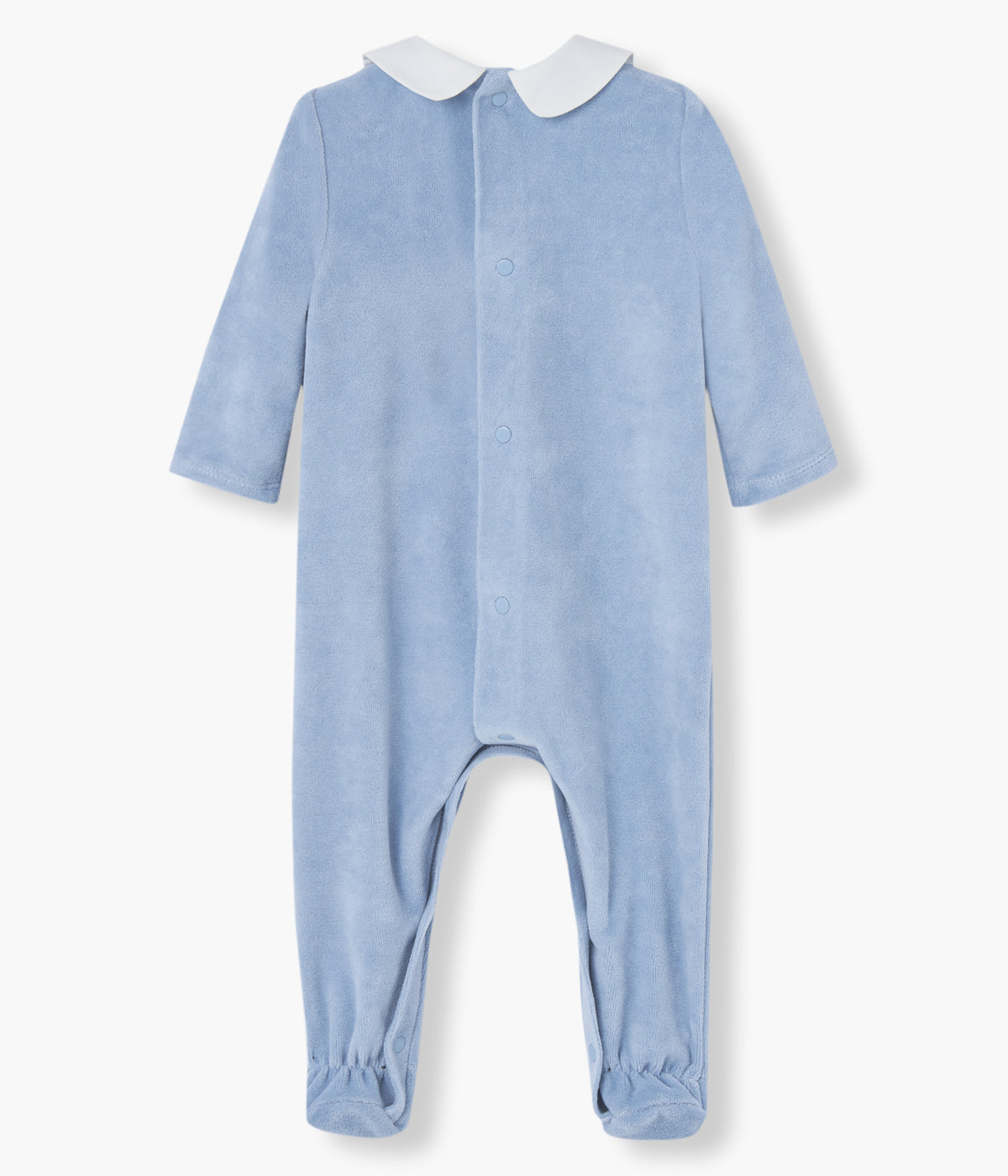 Babygrow em veludo azul-escuro da Paz Rodríguez para bebé menino e recém-nascido. Elegante babygrow com gola redonda cortada branca, detalhe no peito com bordado à cor e medalha madrepérola da marca.