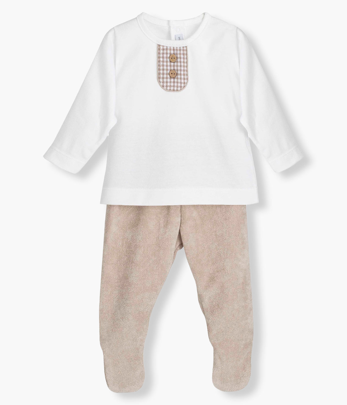 Vista de frente do conjunto em algodão bege e branco da Calamaro Baby para bebé e recém‑nascido(a) composto por camisola e calças. Camisola de manga comprida branca com botões decorativos no peito com pequeno detalhe em tecido padrão vichy bege e branco. Calças lisas bege com pés.