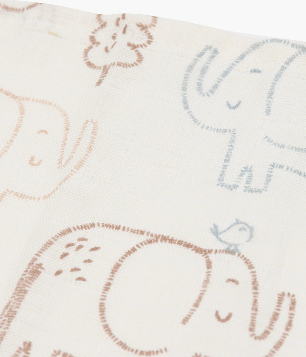 Swaddle musselina da Jollein coleção Elephant Tales para bebé, 100% algodão. Macia e delicada fralda pérola com padrão elefantes em tons de bege e azul com as dimensões de 115x115cm. Prática musselina com diversas utilizações tais como: swaddling, apoio à amamentação ou fresco cobertor.