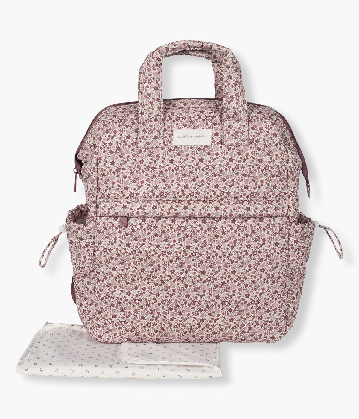 Mochila de maternidade Cherry Flowers da Pasito a Pasito com exterior em algodão impermeável de padrão floral em tons de cor-de-rosa. Funcional, elegante e ideal para o dia a dia.