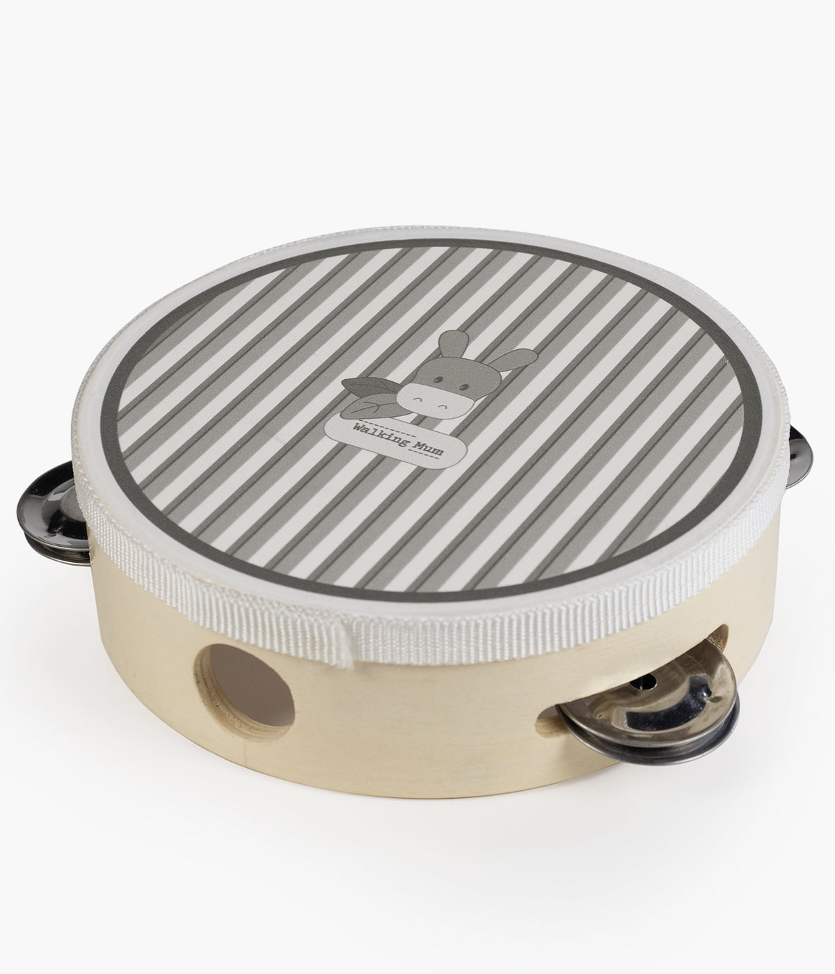 Desperte a alegria e o sentido rítmico do(a) bebé com o set de instrumentos musicais de madeira FSC® da Walking Mum, um conjunto encantador concebido para introduzir os mais pequenos no mundo da música de forma divertida, segura e educativa. Pensado para bebés a partir dos 12 meses, este set transforma a descoberta sonora numa experiência repleta de aprendizagem e diversão.