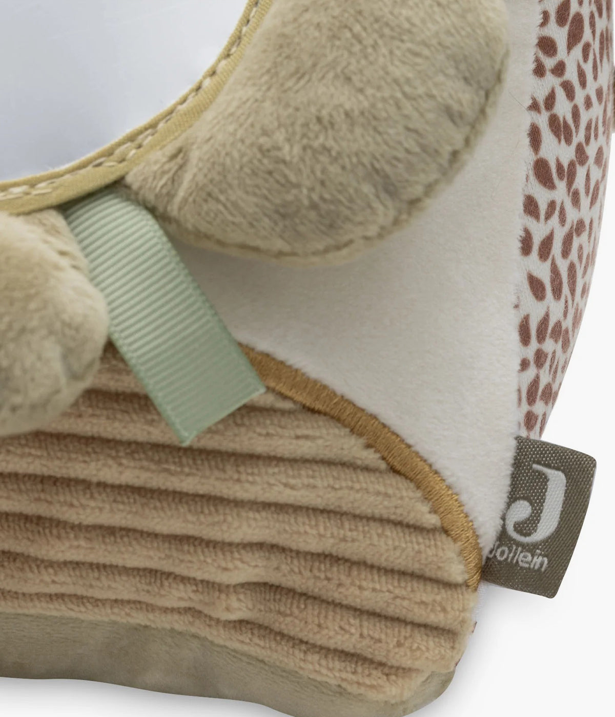 Triângulo de Atividades Tiny Park da Jollein para bebé. Brinquedo sensorial que oferece horas de descoberta com espelho, elementos sensoriais e bordados adoráveis. Suave, confortável e perfeito para estimular o bebé no parque ou durante o tummy time.