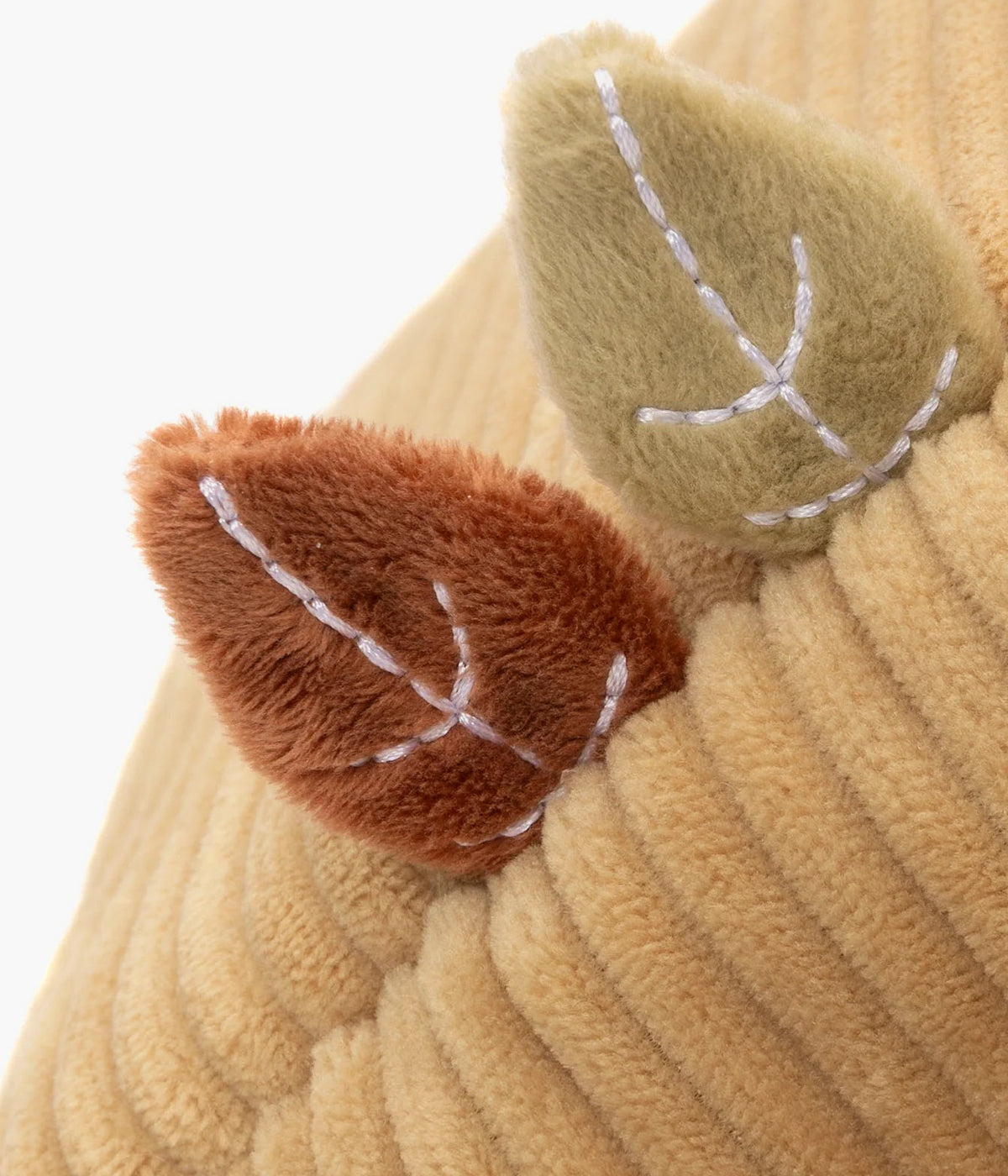 Casa dos Pássaros Tiny Park da Jollein para bebé. Lulu, Chirp e Feather escondem-se dentro de uma encantadora casa-ninho com abertura em forma de flor, sons crocantes e pega de transporte. Um brinquedo ternurento e estimulante para os mais curiosos.