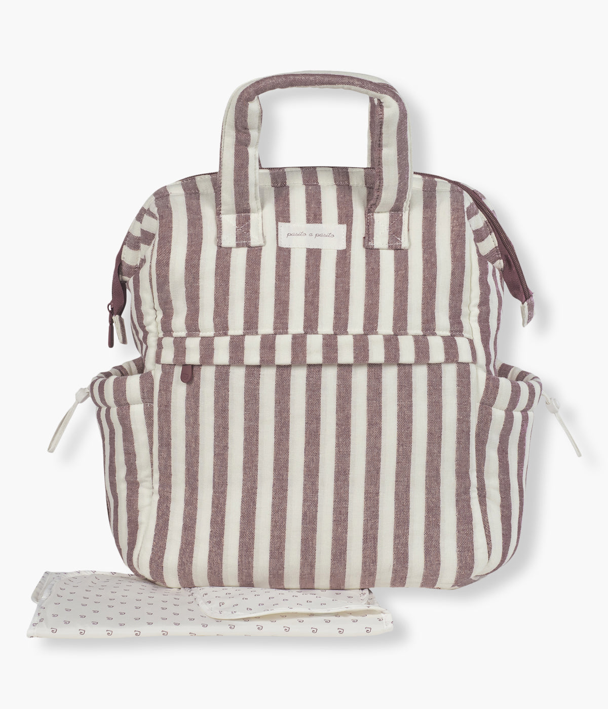 Mochila de maternidade Cherry Strips da Pasito a Pasito com exterior em algodão impermeável de padrão riscas em tons de cereja e branco. Funcional, elegante e ideal para o dia a dia com o(a) bebé.