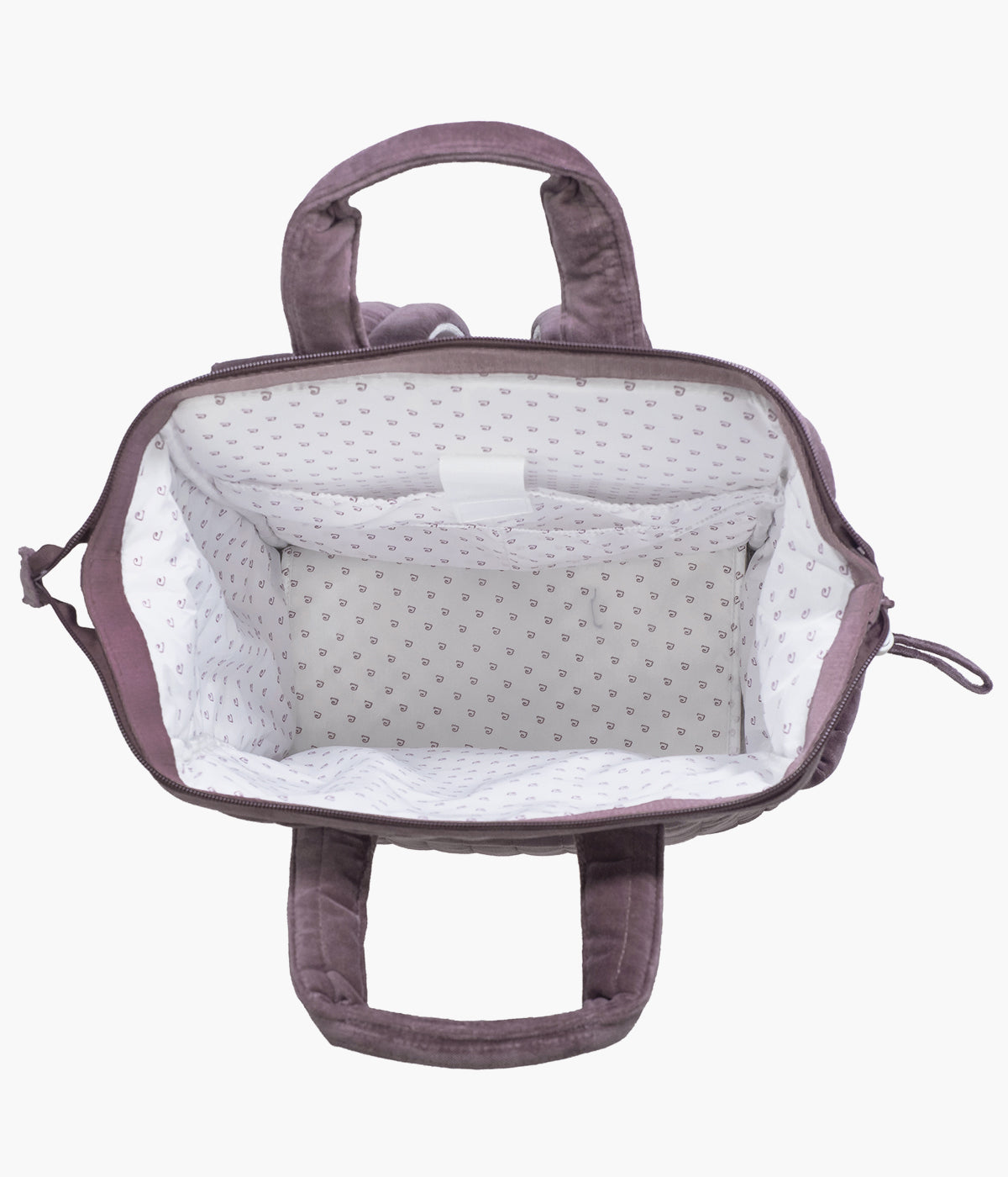 Mochila de maternidade Cherry Velvet da Pasito a Pasito aberta com compartimentos para organização.