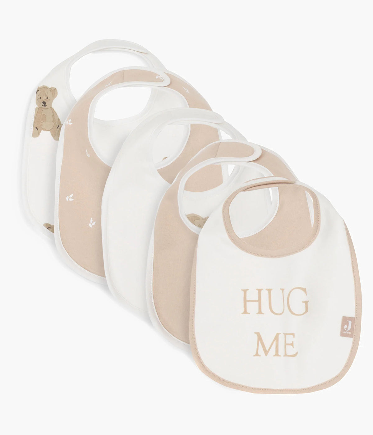 Pack de 5 babetes impermeáveis Teddy Bear da Jollein, 100% algodão. Perfeitas para as refeições do bebé, possuem um fecho em velcro para colocar e retirar facilmente. Práticas babetes que mantêm a roupa limpa e seca, combinando funcionalidade e um toque encantador com padrão ursos de peluche.