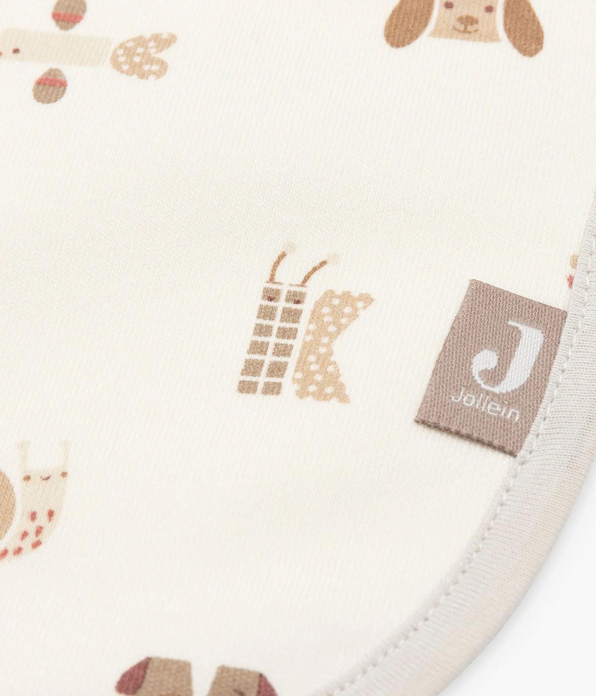 Pack de 5 babetes impermeáveis Animal Friends da Jollein, 100% algodão. Perfeitas para as refeições do bebé, possuem um fecho em velcro para colocar e retirar facilmente. Práticas babetes que mantêm a roupa limpa e seca, combinando funcionalidade e um toque encantador com os seus adoráveis padrões.