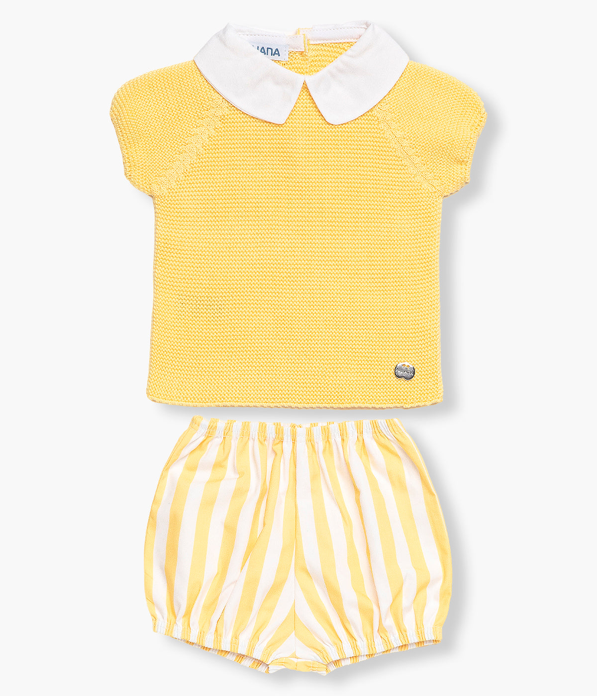 Vista de frente conjunto em malha e algodão amarelo da Juliana para bebé e recém‑nascido(a), composto por camisola e tapa fraldas. Camisola de malha com manga curta e gola bico cortada branca. Tapa fraldas em algodão com padrão riscas amarelas e brancas.
