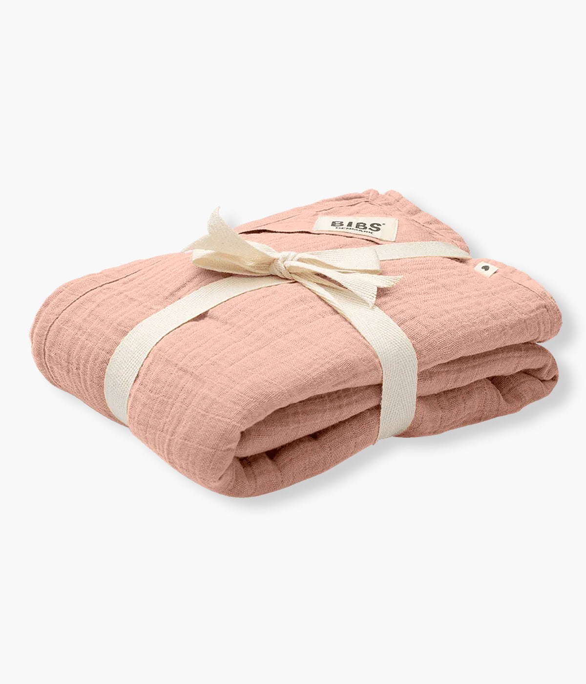 Swaddle musselina da Bibs para bebé menina e recém-nascida. Feita em musselina de algodão orgânico certificado na cor rosa (blush), esta fralda swaddle é leve, respirável e incrivelmente suave, ideal para envolver a bebé e proporcionar uma sensação de conforto, segurança e tranquilidade desde o nascimento.