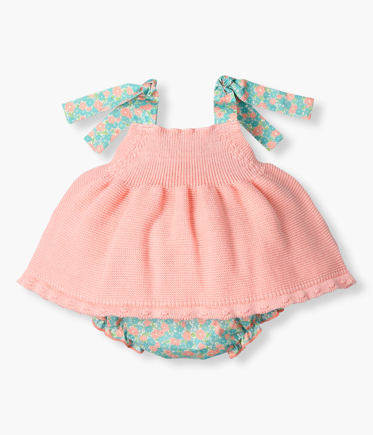 Conjunto de 2 peças Mac Ilusión composto por blusa e tapa fraldas para bebé menina e recém‑nascida. Blusa em malha rosa com alças de padrão floral em tons de azul, verde e rosa. Tapa fraldas em algodão a combinar com as alças da blusa.