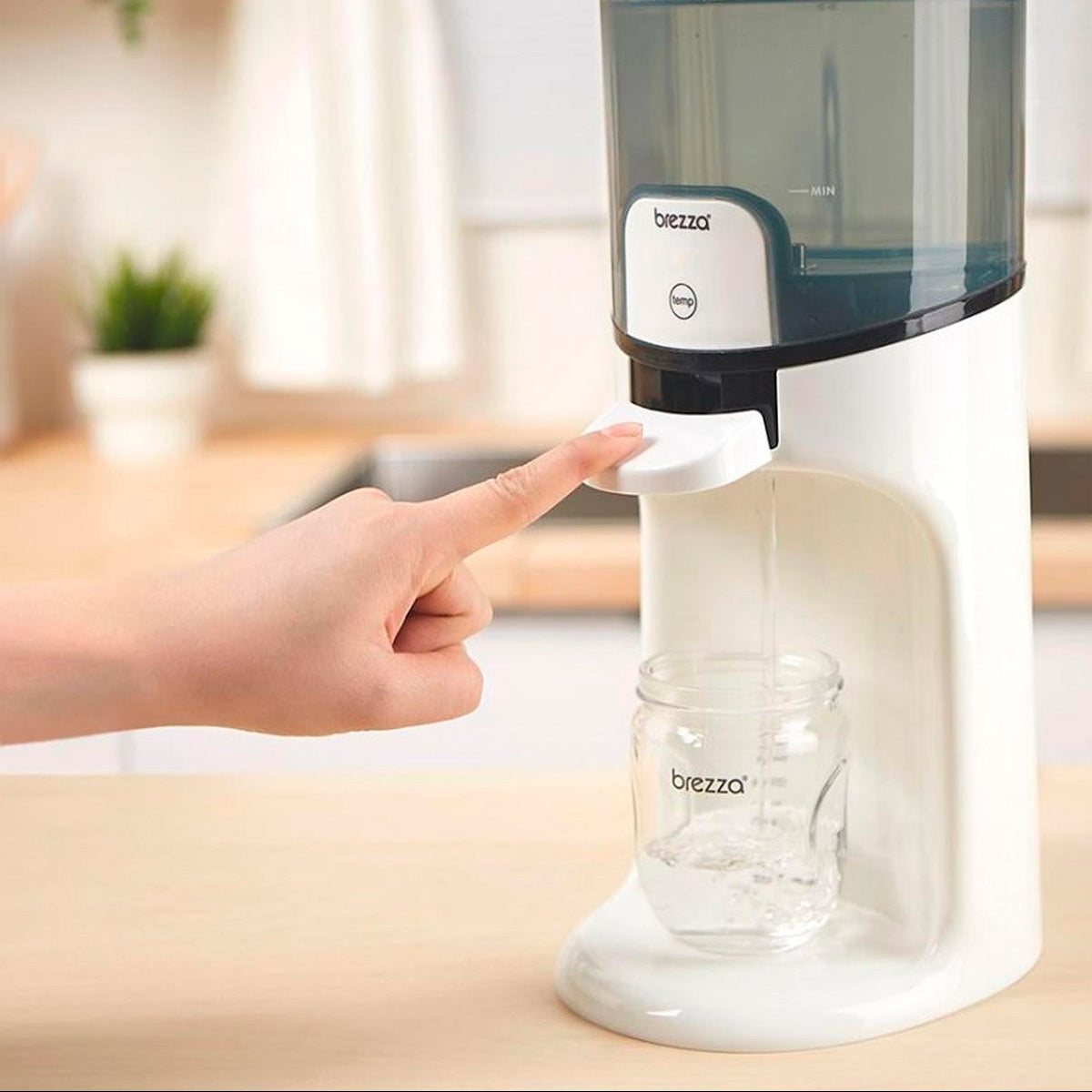 Baby Brezza instant warmer compativel com todos os biberões.