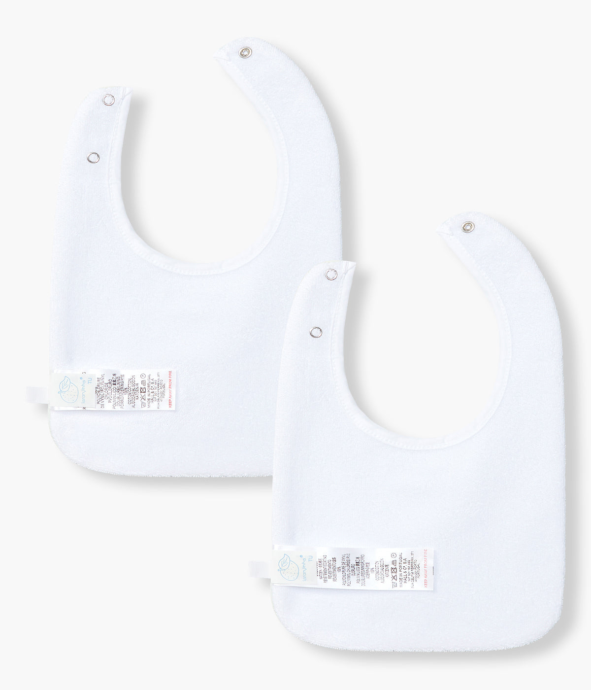 Vista de tras pack de 2 babetes com turco impermeável da Laranjinha para bebé menina e recém-nascida. Uma babete em algodão orgânico rosa com detalhes na malha e outra babete branca com pequenas flores bordadas.