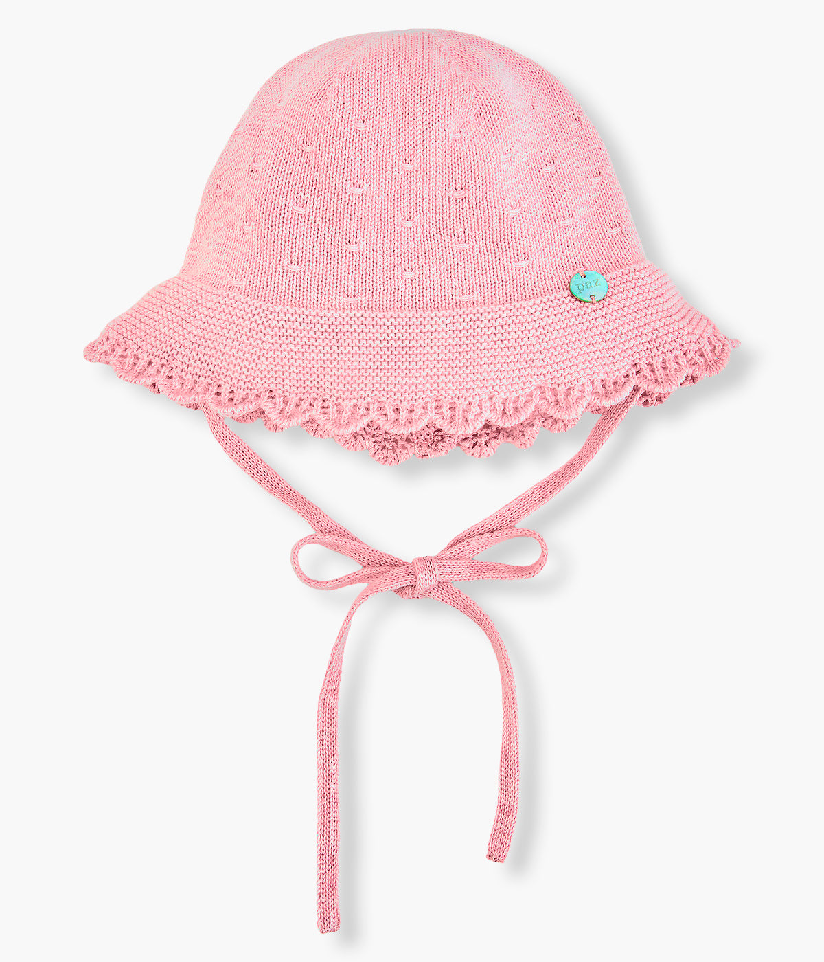 Chapéu em malha de algodão rosa da Paz Rodríguez para bebé menina e recém-nascida. Elegante chapéu com detalhes com relevo, pormenores perfurados e rebordo ondulado. Tiras para atar no queixo.