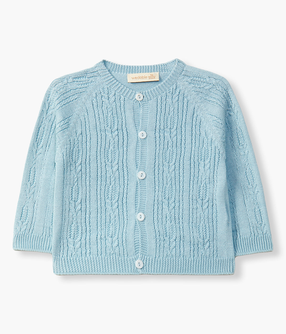 Vista de frente do casaco em malha de algodão orgânico azul da Wedoble para bebé menino e recém-nascido. Suave e delicada malha com detalhes entrelaçados.