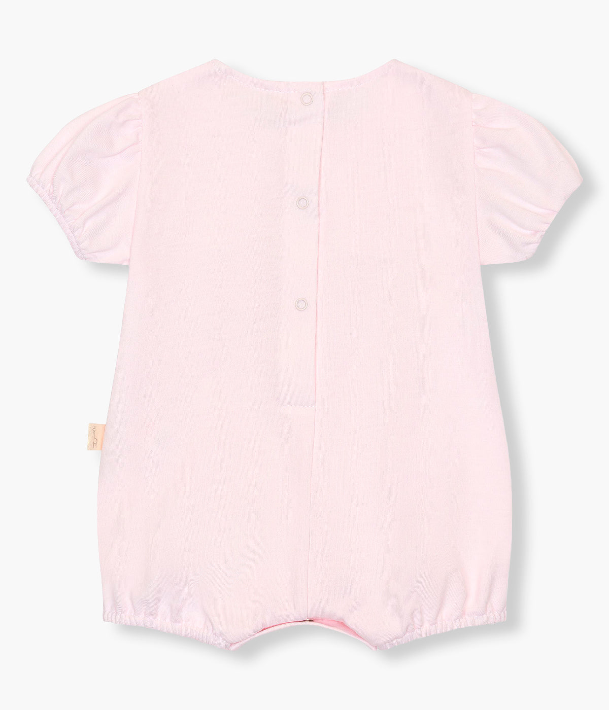 Vista traseira do fofo em algodão rosa da Baby Gi para bebé menina e recém-nascida. Peitilho com detalhe em tecido com cavalo de madeira bordado e dois botões madrepérola decorativos. Abertura com molas de pressão nas costas e entrepernas.
