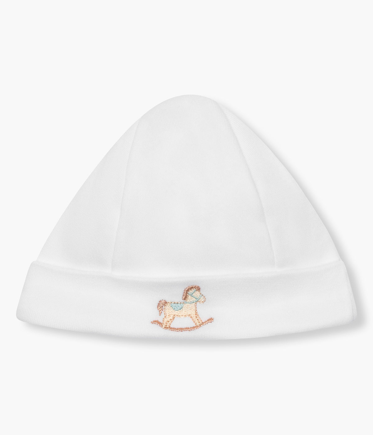 Vista de frente do gorro duplo branco da Baby Gi para bebé menino e recém-nascido, 100% algodão. Suave gorro com cavalo de madeira bordado na frente com pormenores em azul, dobra a toda a volta e interior sem costuras.