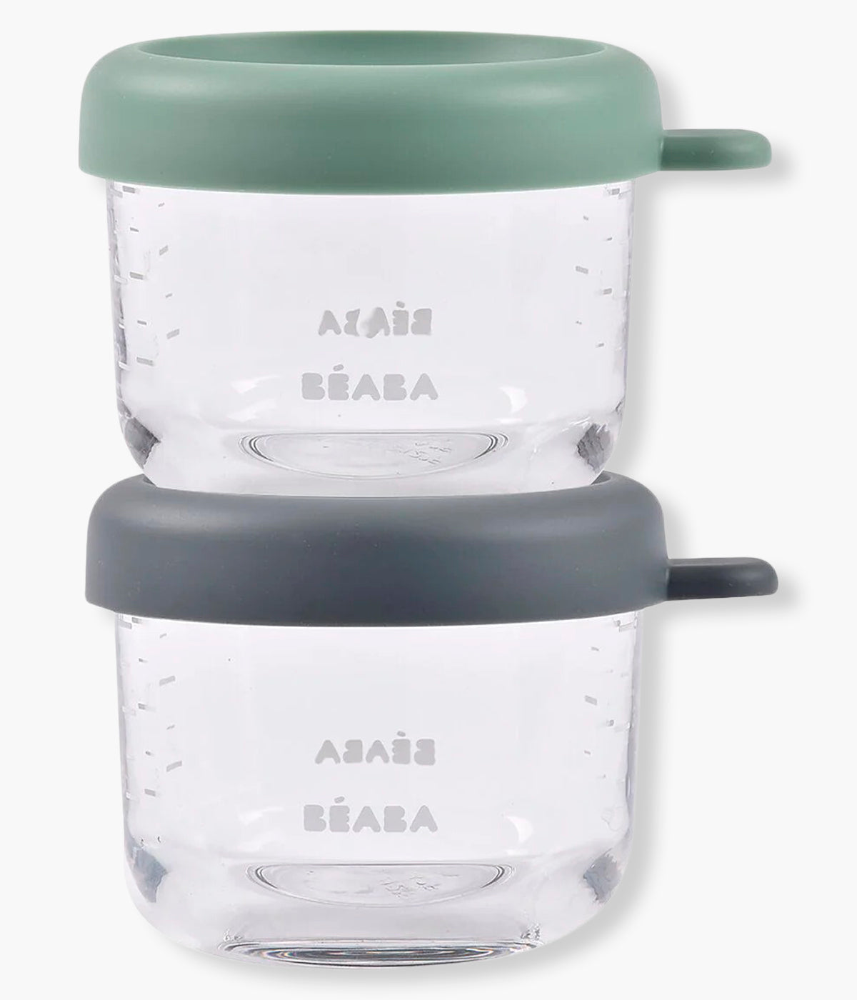 Conjunto de 2 recipientes de vidro Béaba com capacidade de 150 ml, ideais para conservar, congelar, aquecer e transportar as refeições do bebé. Fabricados em vidro resistente ao choque térmico, com tampa hermética em silicone.