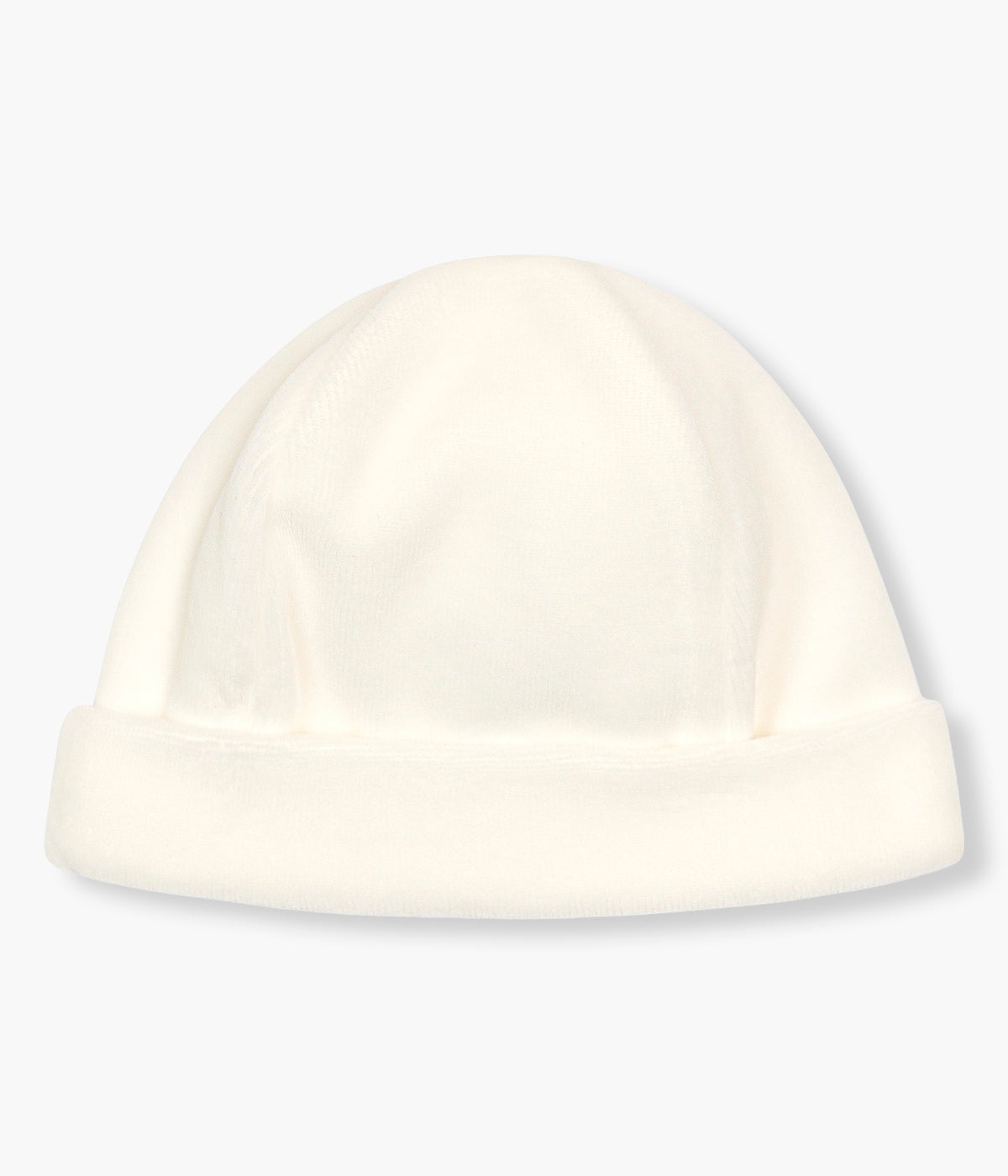 Vista traseira do gorro em veludo pérola da Baby Gi para bebé e recém-nascido(a). Forro em algodão sem costuras. Fofo focinho de urso bordado na frente.