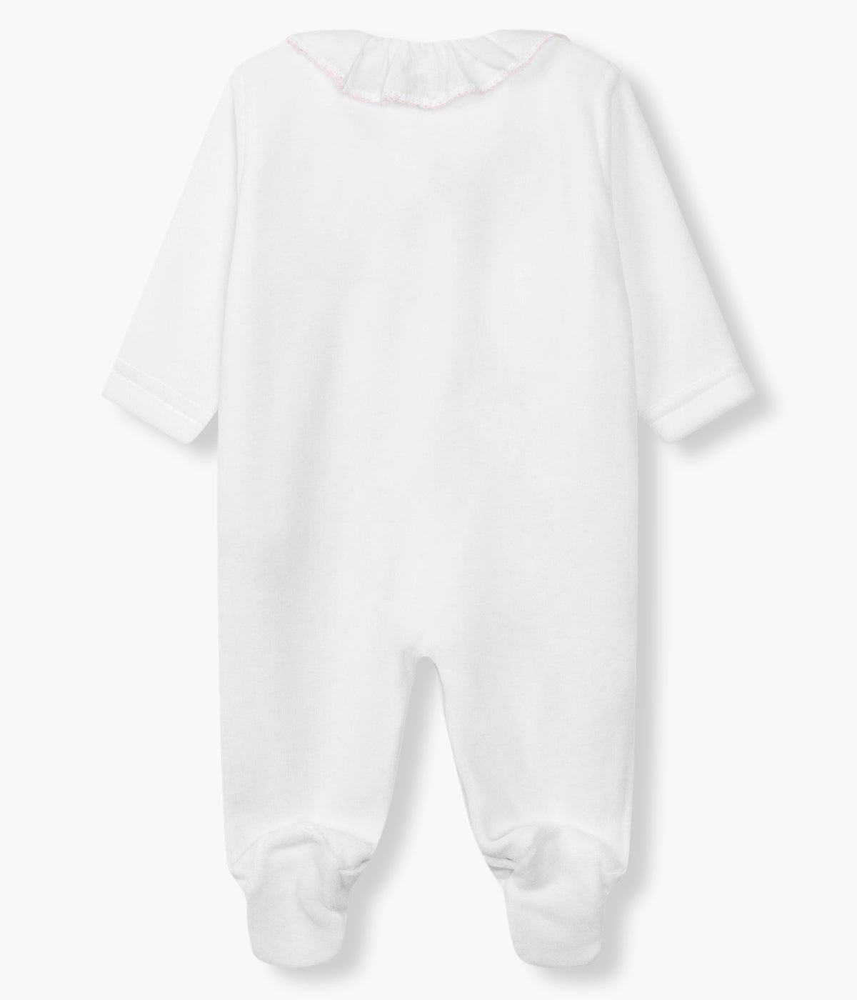 Vista das costas do babygrow em veludo branco da Baby Gi para bebé menina e recém-nascida. Gola folho e abertura com picueta em rosa na abertura. Cavalo bordado no peito. Abertura com molas de pressão na frente e entrepernas.