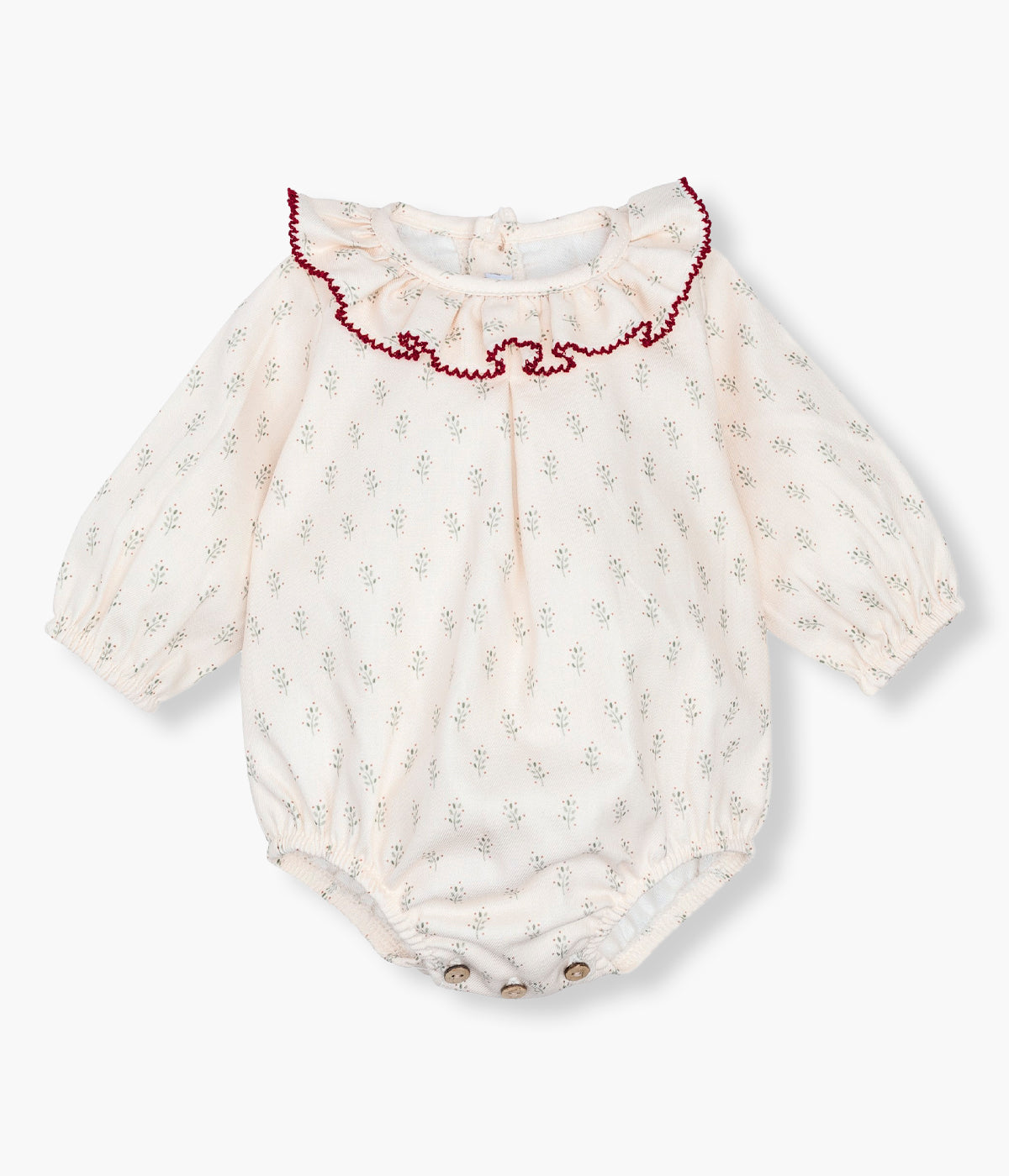 Vista frontal do fofo da Calamaro Baby para bebé e recém-nascido(a), 100% algodão. Elegante fofo com padrão pequenos ramos verdes e gola folho com cotornos em bordô. Abertura nas costas e entrepernas.
