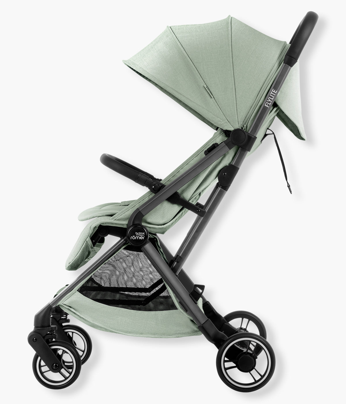 Vista lateral do carrinho de passeio compacto Flylite da marca Britax Römer na cor Sage Green. Compacto carrinho de passeio desenvolvido para famílias que procuram uma solução leve, compacta e prática para viajar ou circular pela cidade.