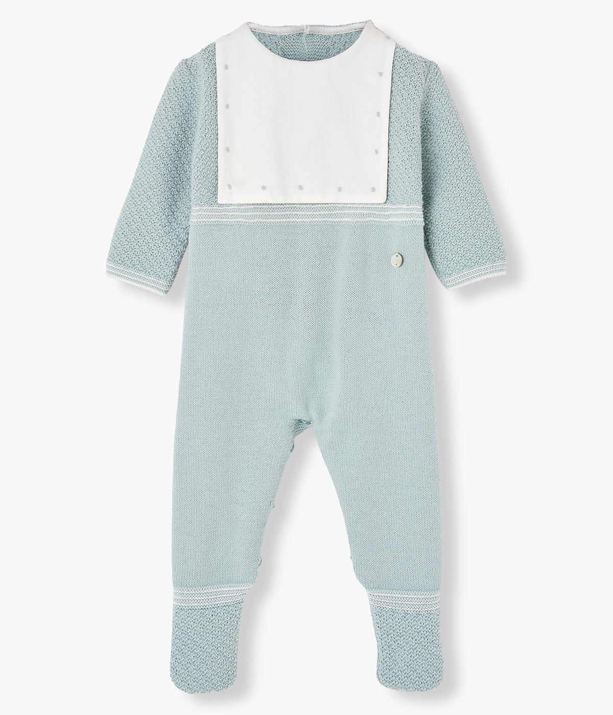 Vista frontal babygrow em malha verde água da Paz Rodríguez para bebé e recém-nascido(a). Peitilho em tecido branco com pequenas pintas bordadas em verde. Detalhes com relevo nas mangas e pés. Abertura nas costas e entrepernas.