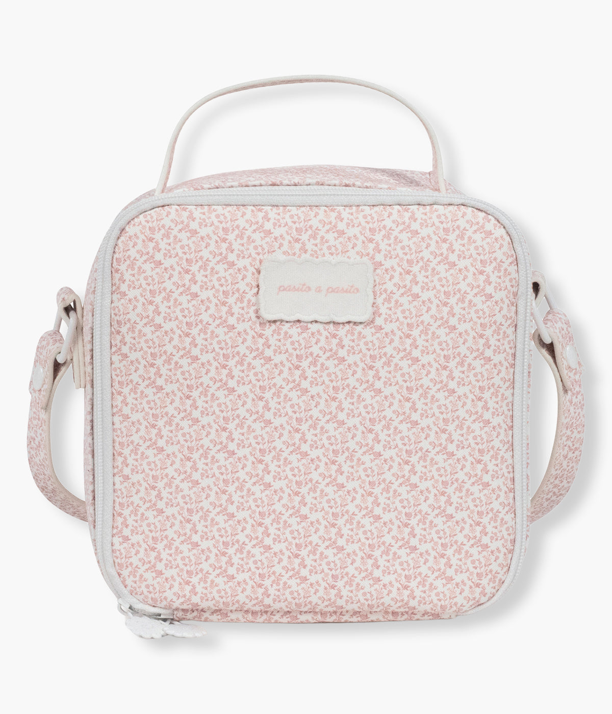 Vista frontal da bolsa térmica Maison Tender da Pasito a Pasito. Prática bolsa que permite transportar a comida e as bebidas da bebé ajudando a conservar a temperatura durante mais tempo. Fabricada em pele vegana com padrão flores em tons de rosa, possui um interior isotérmico espaçoso, abertura ampla com fecho de correr e um prático bolso de rede na tampa. A pega de mão e a alça de ombro tornam-na fácil de transportar em passeios, viagens, creche ou no dia a dia.