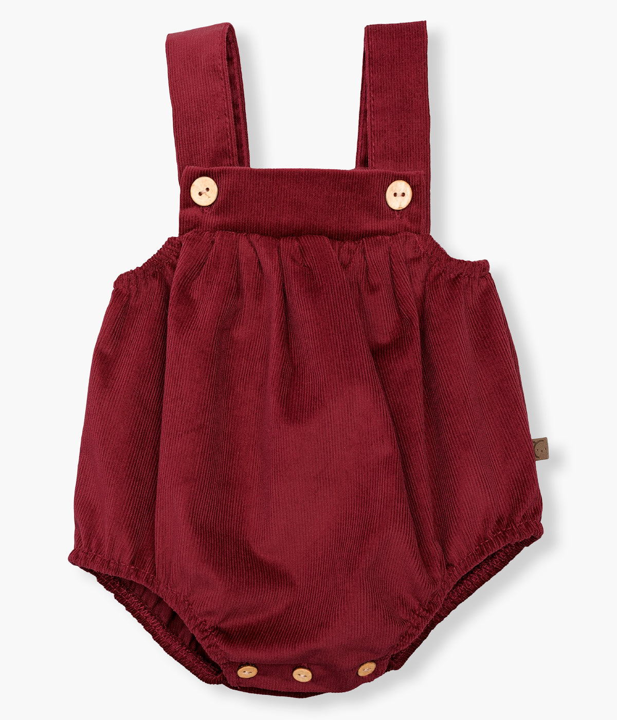 Vista frontal do fofo bordô da Calamaro Baby para bebé e recém-nascido(a), 100% algodão. Elegante fofo de alças em bombazine com aberturas nas alças e entrepernas com botões de madeira.