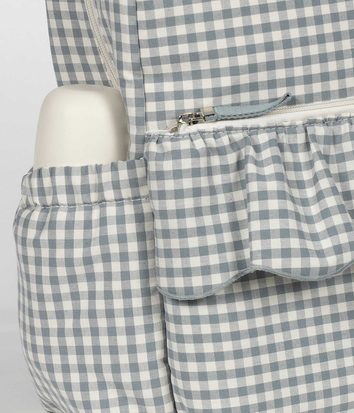 Bolsos laterais da Mochila de Maternidade Walking Mum Praliné Vichy Matcha.