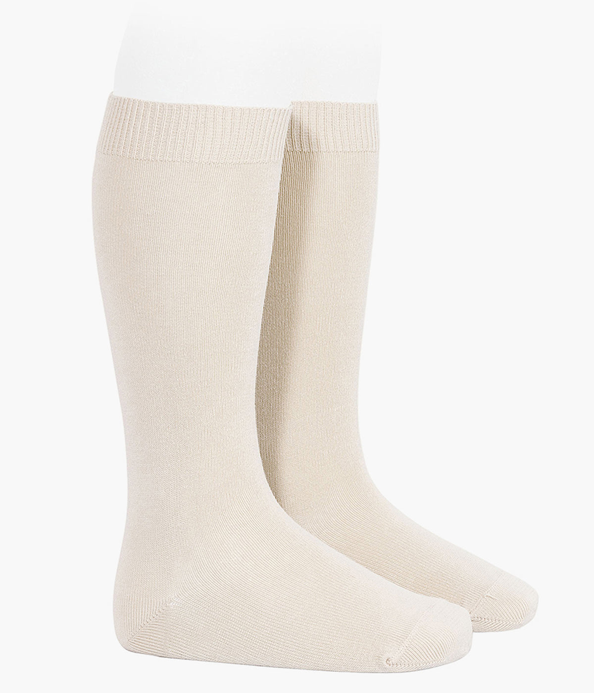 Meias pelo joelho lisas em algodão anti-pilling de cor linho (lino 304) da marca Cóndor para bebé e recém-nascido(a).