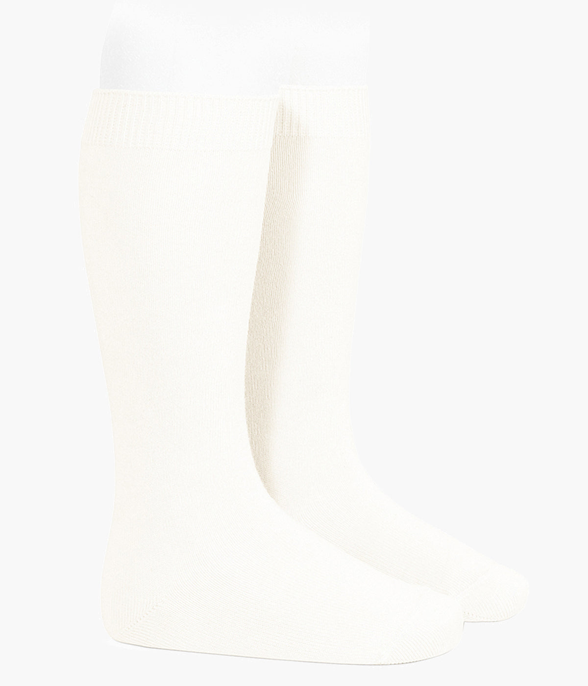 Meias pelo joelho lisas em algodão anti-pilling de cor nata (202) da marca Cóndor para bebé e recém-nascido(a).