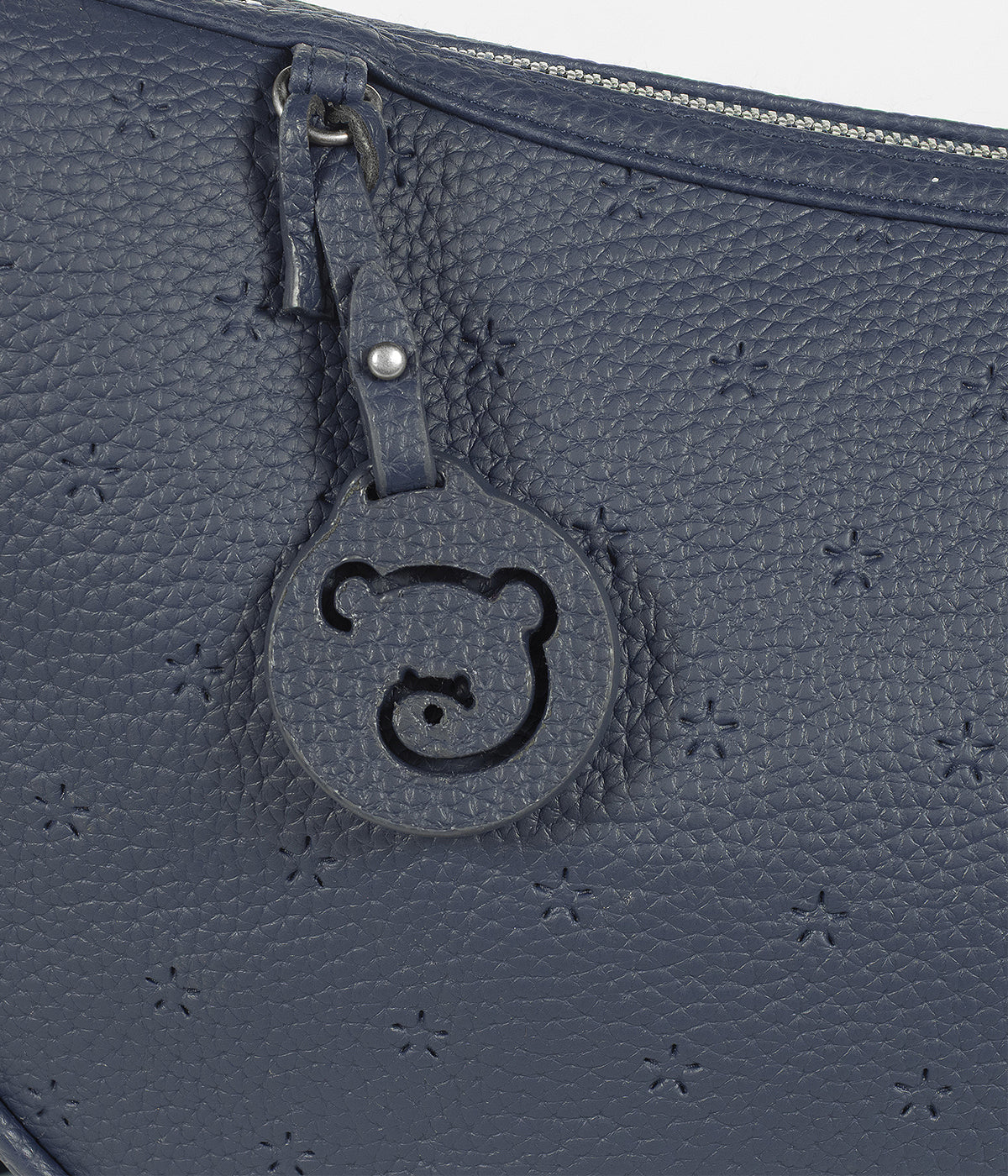 Bolsa de Passeio Gôndola Pasito a Pasito London Blue em polipele azul com pendente da marca.