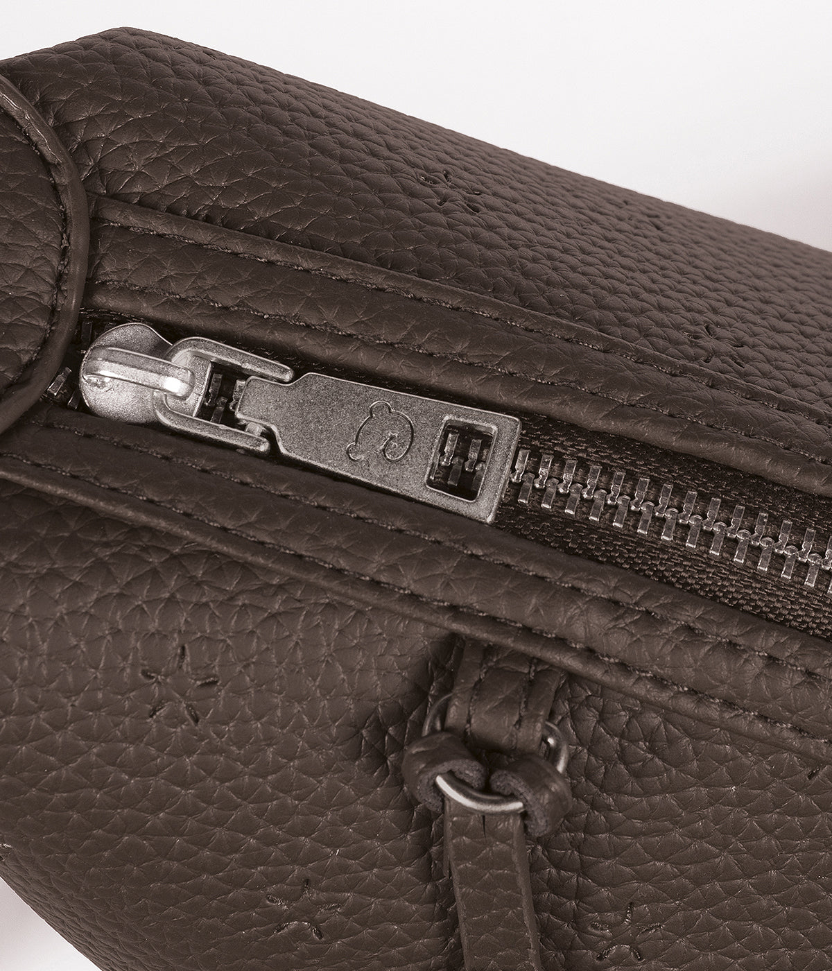Bolsa de Passeio Gôndola Pasito a Pasito London Brown com fecho zip.