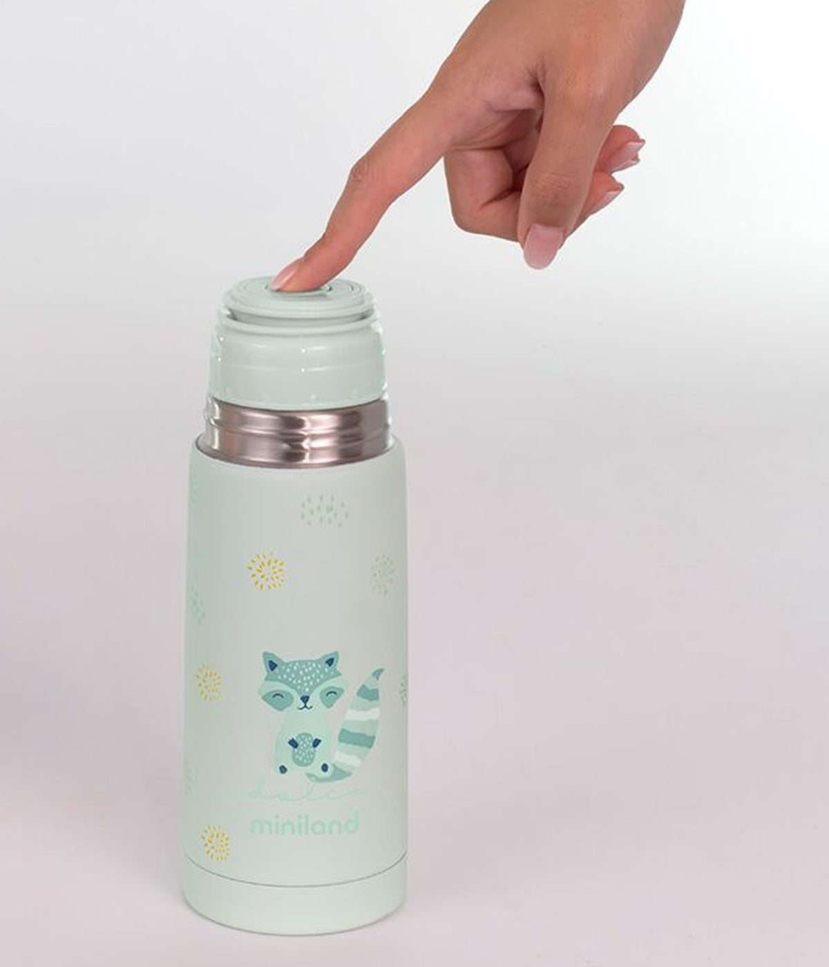 Termo para líquidos Miniland Dolce Mint verde, com capacidade para 350ml, perfeita para manter a temperatura de líquidos quentes ou frios por mais de 24 horas. Este termo é indispensável para ter sempre as refeições do bebé prontas, seja em passeios ou refeições fora de casa.