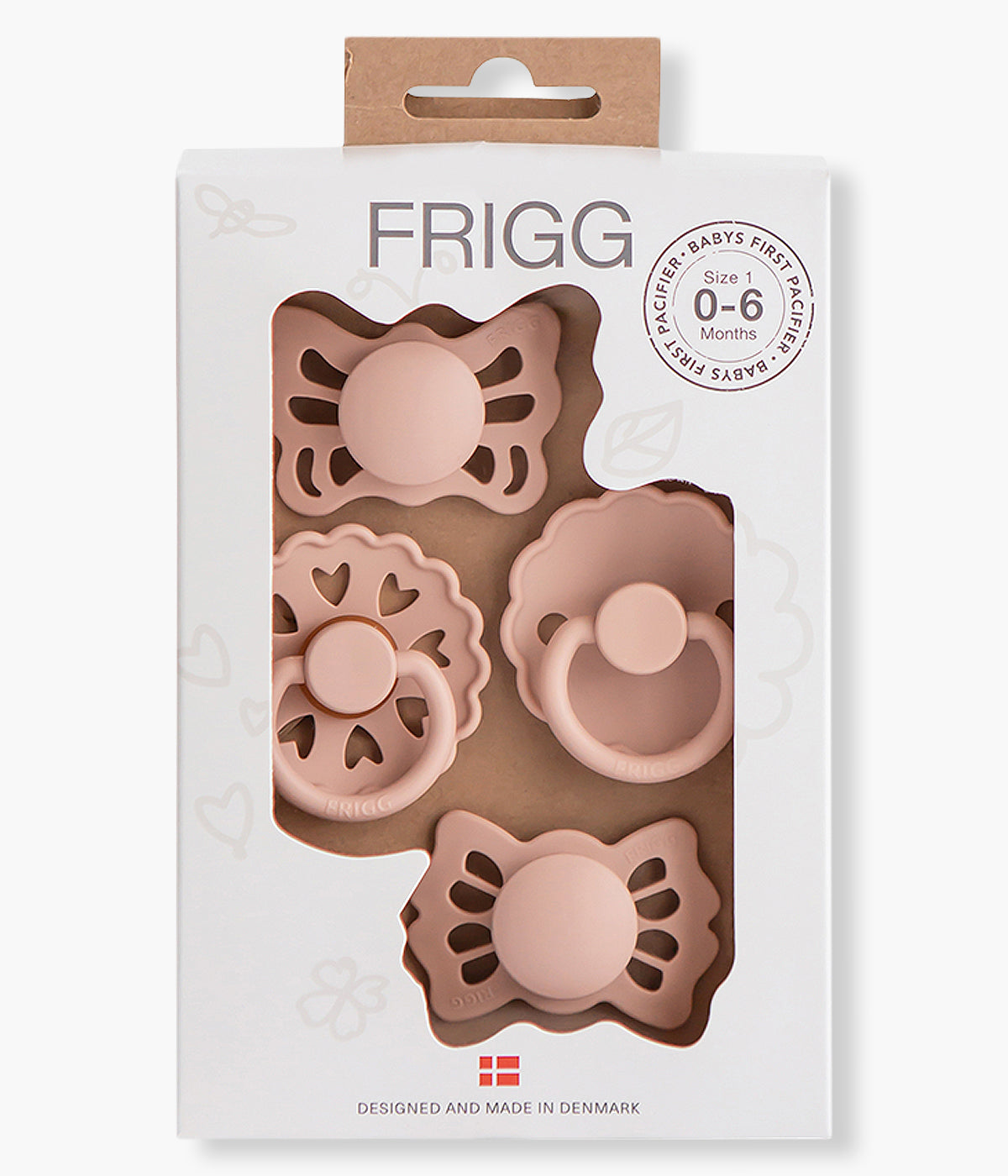 Pack de primeira chupeta Frigg Blush composto por 4 chupetas cor-de-rosa com diferentes tetinas e formatos. Conjunto composto por 1 chupeta Butterfly com tetina anatómica em silicone, 1 chupeta Moon Phase Night com tetina redonda em silicone, 1 chupeta Rope com tetina redonda em látex e 1 chupeta Lucky com tetina simétrica em silicone.