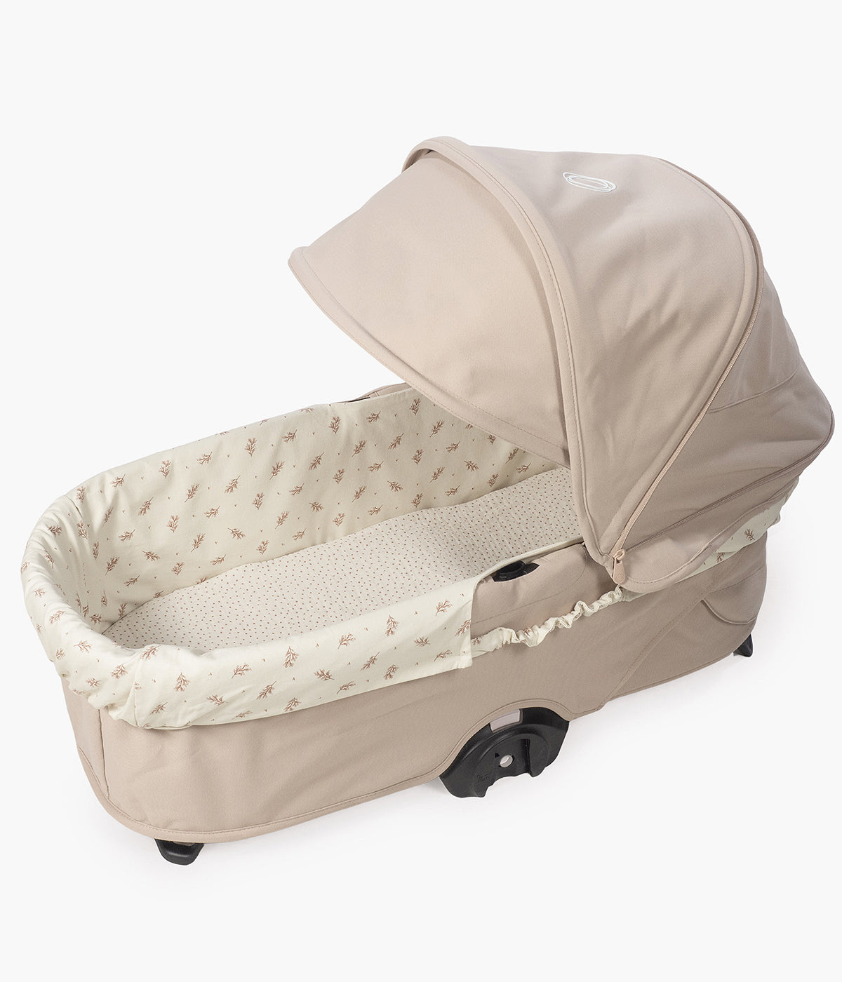 Forra para alcofa Walking Mum Mimosa pérola com padrão rosa, 100% algodão. Desenhado para proporcionar ao bebé o máximo conforto e elegância, este conjunto é composto por uma forra com elásticos e um lençol tecido musselina ajustável de toque suave e respirável, ideal para a pele delicada do recém-nascido.