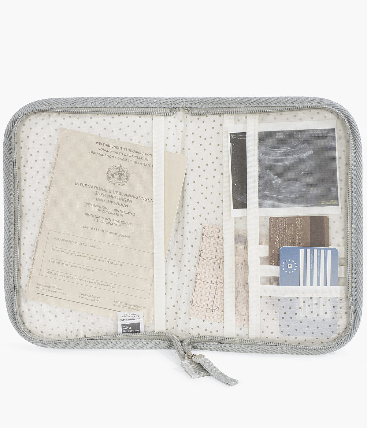 Porta documentos Sintra da Walking Mum, ideal para manter organizada toda a documentação do bebé. Com um padrão de riscas verdes e bege, este porta documentos é não só funcional, mas também muito elegante.