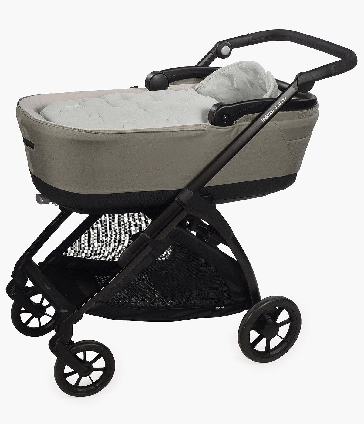 Saco de dormir 2 em 1 Walking Mum Sintra verde aplicado numa alcofa da Inglesina.