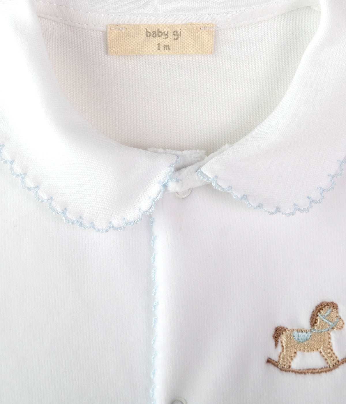 Babygrow em Veludo c/ Cavalo Madeira Bebé Menino - Branco