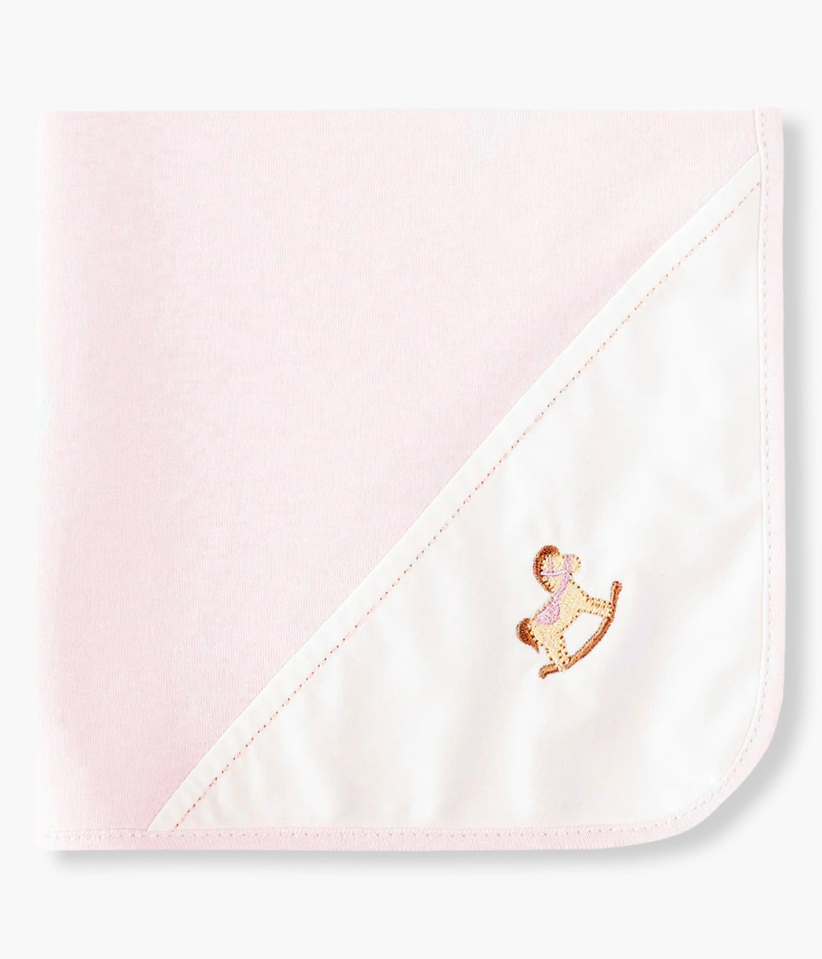 Fralda rosa da Baby Gi para bebé menina e recém-nascida, 100% algodão. Detalhe no canto em tecido branco com pequeno cavalo de madeira bordado.