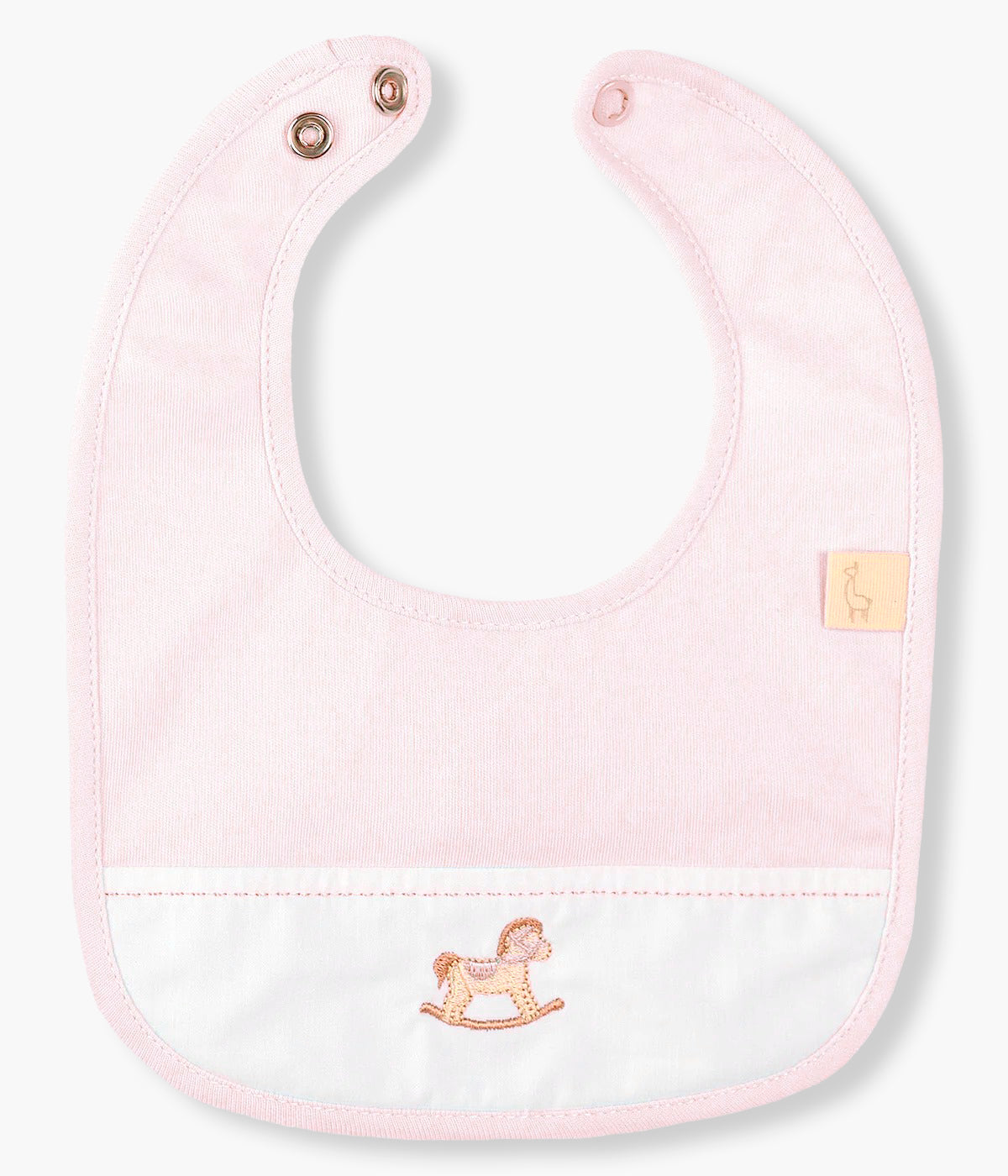 Babete impermeável rosa da Baby Gi para bebé menina e recém-nascida, 100% algodão. Detalhe de tecido branco na frente com pequeno cavalo de madeira bordado.