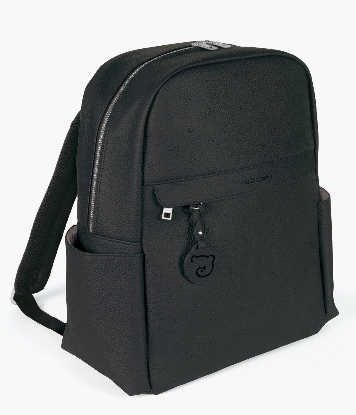 Mochila de maternidade Pasito a Pasito London black de lado.