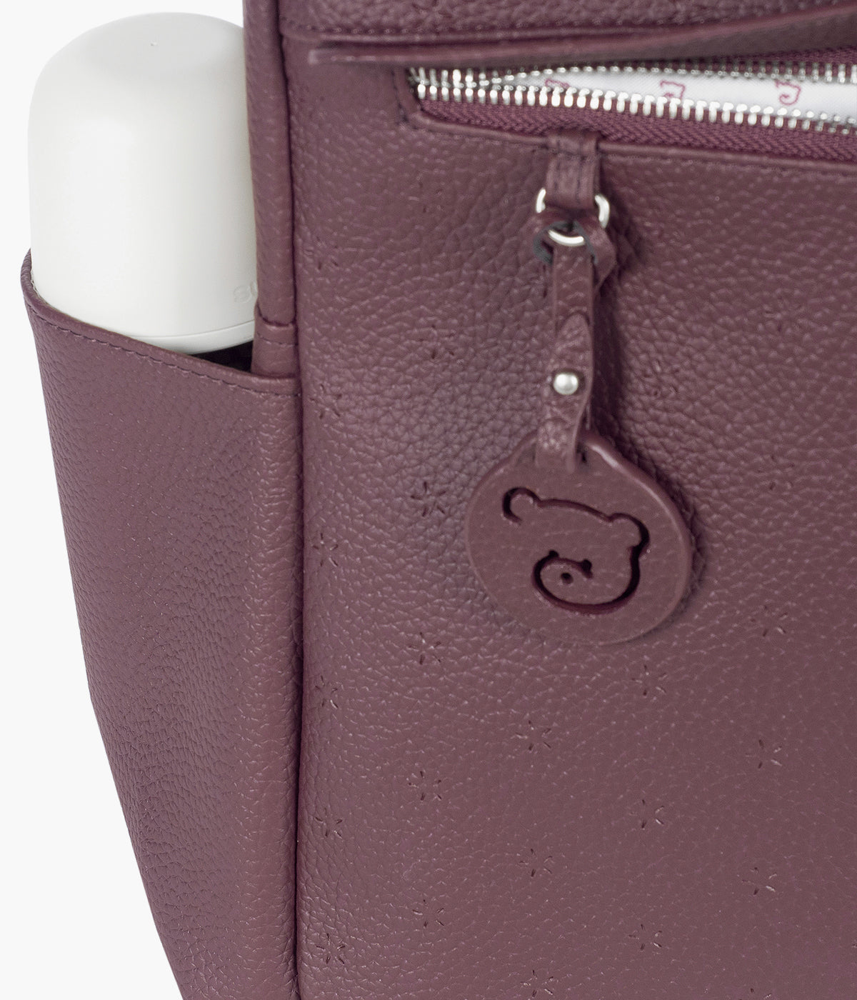 Mochila de Maternidade Pasito a Pasito London Cherry em polipele de cor cereja.