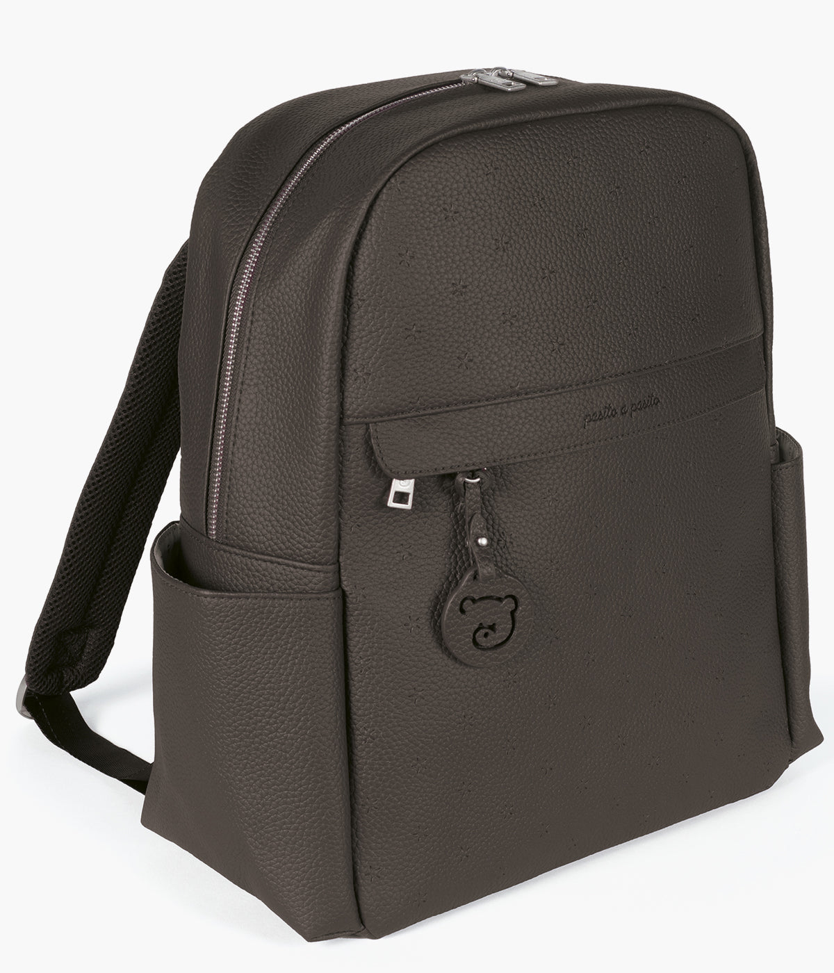 Mochila de Maternidade Pasito a Pasito London Brown vista de lado.