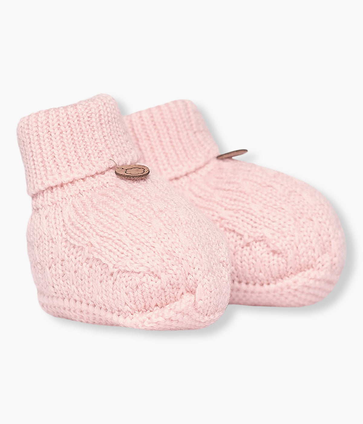 Carapins tricotados em lã merino cor-de-rosa da Wedoble para bebé menina e recém-nascida. Quentinhos carapins em formato de bota com detalhes entrelaçados na malha e cordões para apertar.