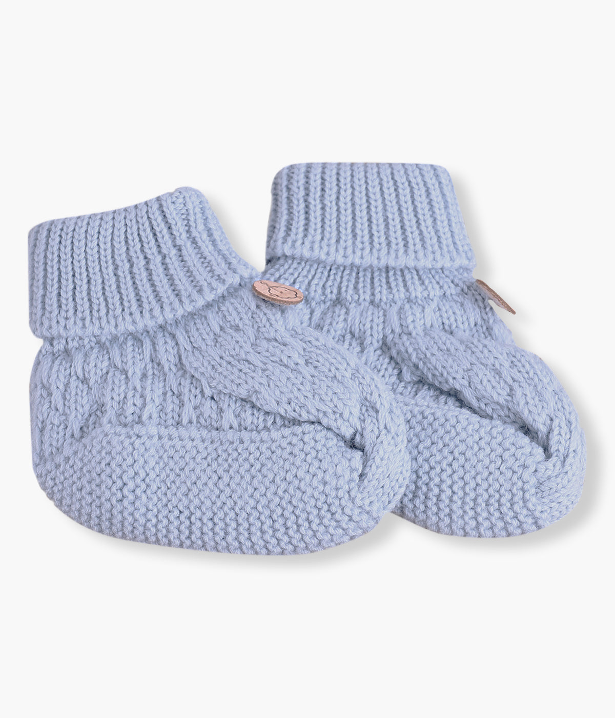 Carapins tricotados em lã merino azul da Wedoble para bebé menino e recém-nascido. Quentinhos carapins em formato de bota sem costuras no interior com detalhes entrelaçados na malha.