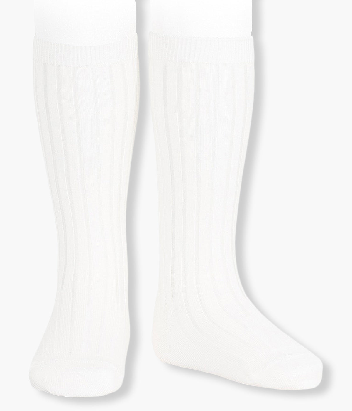 Meias pelo joelho caneladas em algodão anti-pilling de cor branco (Blanco 200) da marca Cóndor para bebé e recém-nascido(a).
