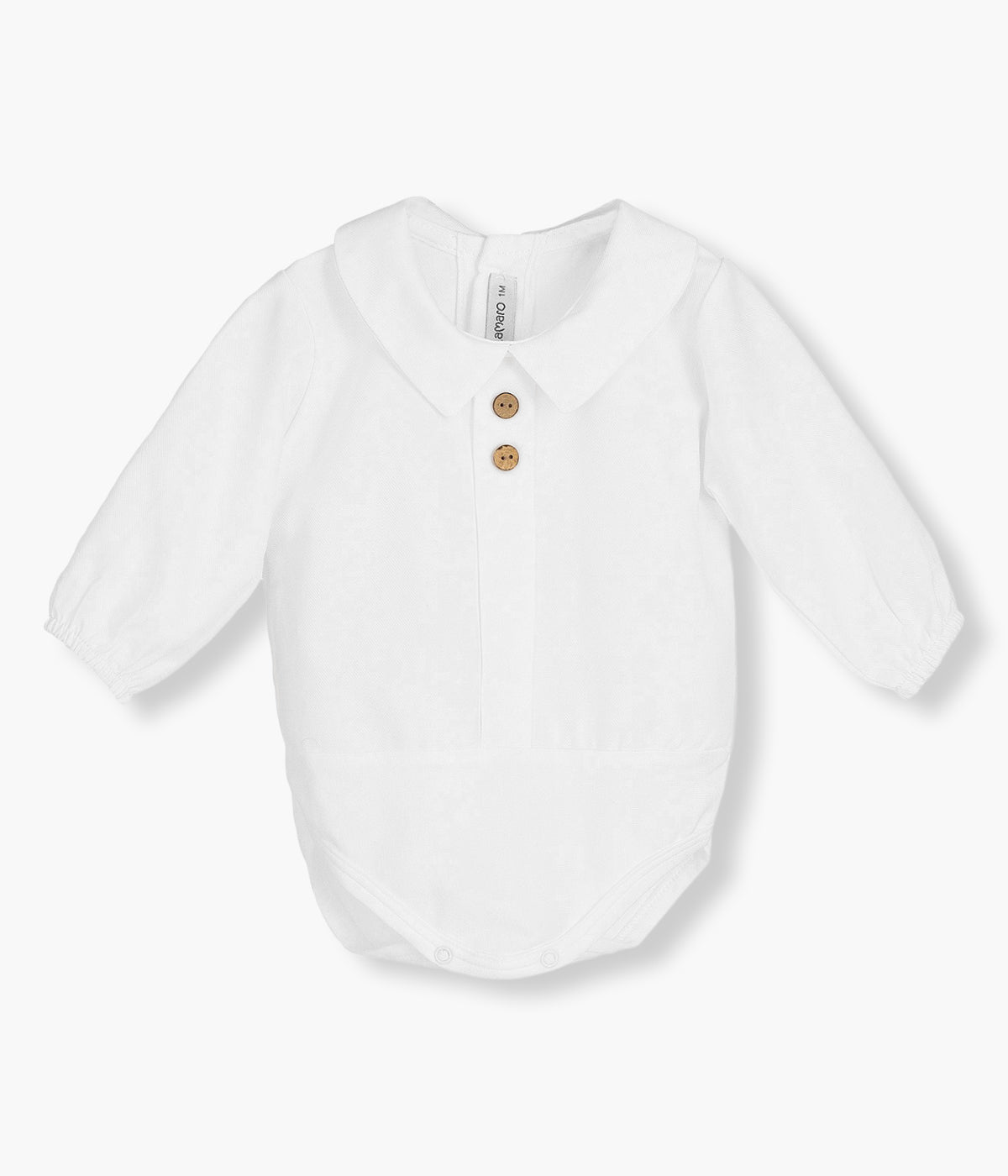 Body tipo camisa de manga comprida em algodão branco da marca Calamaro Baby para bebé e recém-nascido(a). Botões de madeira decorativos. Abertura nas costas e entrepernas para vestir facilmente.